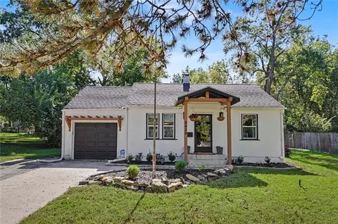 8429 W 54th Ter, Merriam, KS 66202