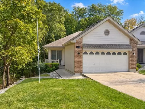 2715 NE 74th St, Gladstone, MO 64119