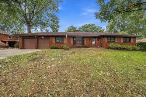 1703 NE 77 St, Gladstone, MO 64118