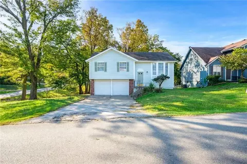 5511 NE 50th St, Kansas City, MO 64119