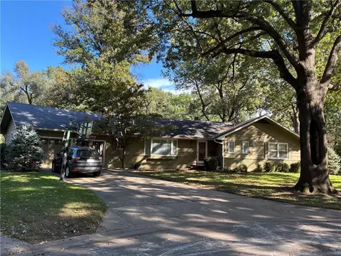 3003 W 89th Ter, Leawood, KS 66206
