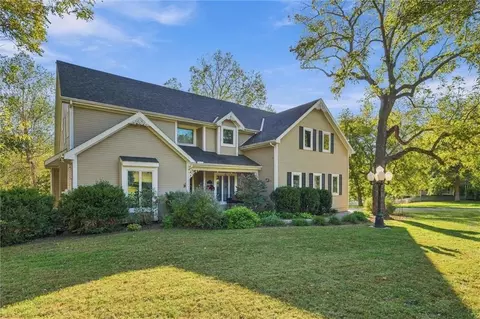 201 N 3rd St, Louisburg, KS 66053