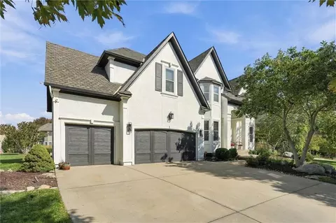5712 W 146th St, Overland Park, KS 66223