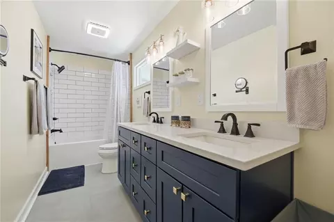Bath - 201 SE Westwind Dr, Lees Summit, MO 64063 photo 2 of 5