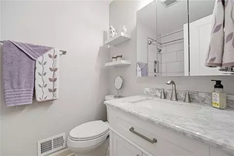 Bath - 201 SE Westwind Dr, Lees Summit, MO 64063 photo 1 of 5
