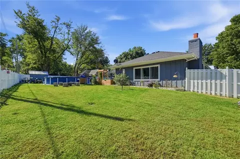 Exterior - 201 SE Westwind Dr, Lees Summit, MO 64063 photo 10 of 10