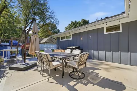Exterior - 201 SE Westwind Dr, Lees Summit, MO 64063 photo 5 of 10