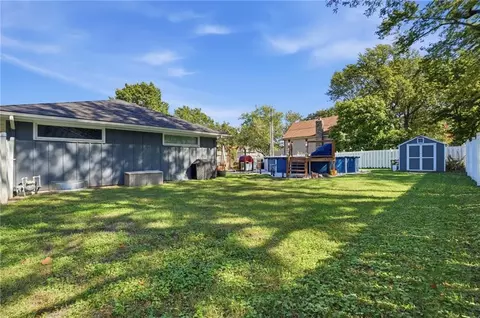 Exterior - 201 SE Westwind Dr, Lees Summit, MO 64063 photo 7 of 10