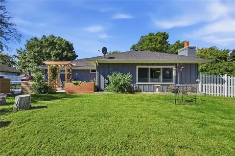 Exterior - 201 SE Westwind Dr, Lees Summit, MO 64063 photo 9 of 10