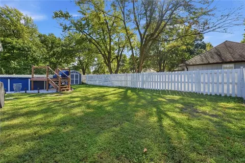 Exterior - 201 SE Westwind Dr, Lees Summit, MO 64063 photo 6 of 10