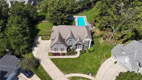 9410 141st St, Overland Park, KS 66221