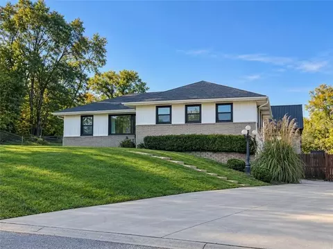 5815 Oak Grove Road Rd, Kansas City, KS 66106