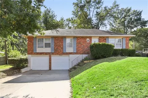 1405 NE 76th St, Gladstone, MO 64118
