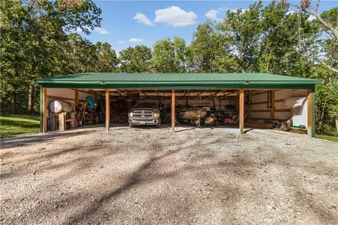 Exterior - 977 SE 87p Rd, Deepwater, MO 64740 photo 3 of 10