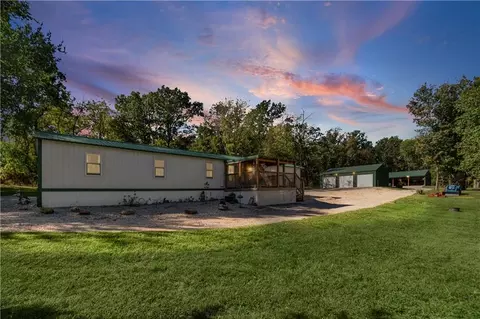 Exterior - 977 SE 87p Rd, Deepwater, MO 64740 photo 7 of 10