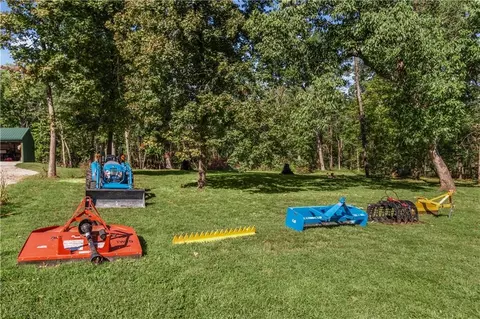 Exterior - 977 SE 87p Rd, Deepwater, MO 64740 photo 8 of 10