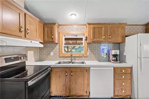 Kitchen - 977 SE 87p Rd, Deepwater, MO 64740 photo 2 of 2