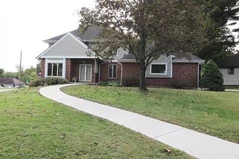 1212 NW Fairway Cir, Blue Springs, MO 64014
