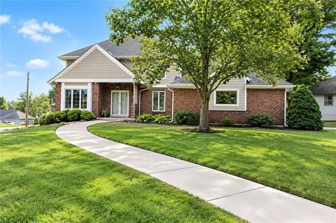 1212 NW Fairway Cir, Blue Springs, MO 64014