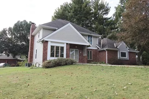 1212 NW Fairway Cir, Blue Springs, MO 64014