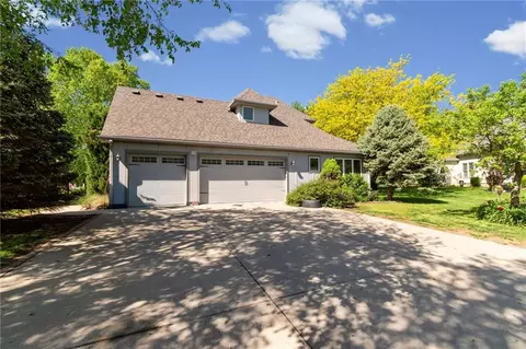 Exterior - 15733 Pine Cir, Basehor, KS 66007 photo 3 of 6