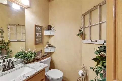 Bath - 15733 Pine Cir, Basehor, KS 66007 photo 4 of 4