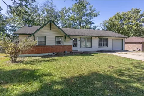 304 Morningside Dr, Richmond, MO 64085