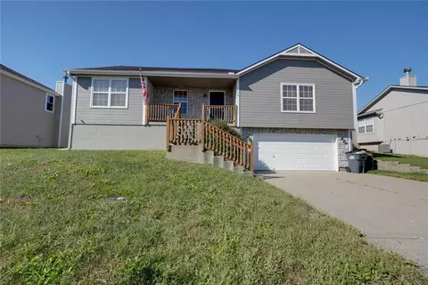 716 SW Brome Dr, Grain Valley, MO 64029