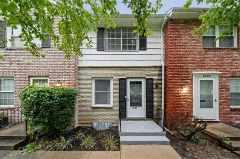 8727 Sycamore Ave, Kansas City, MO 64138
