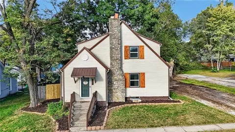 219 S Front St, Pleasant Hill, MO 64080