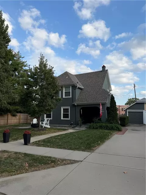 407 Greenway Ter, Kansas City, MO 64113