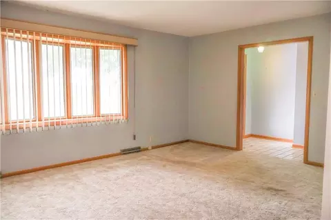 Living - 901 N Maple St, Stanberry, MO 64489 photo 2 of 3
