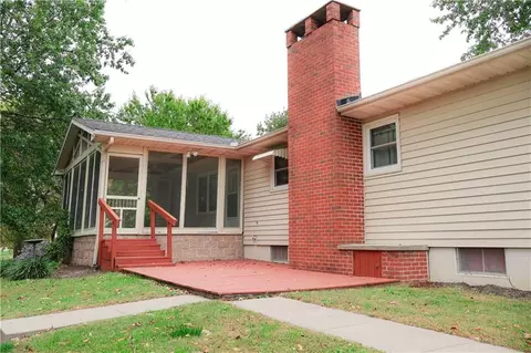 Exterior - 901 N Maple St, Stanberry, MO 64489 photo 3 of 8