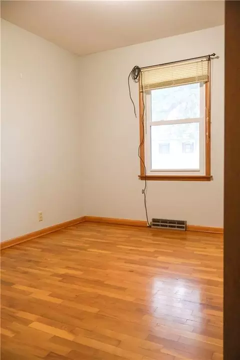 Bedroom - 901 N Maple St, Stanberry, MO 64489 photo 3 of 5