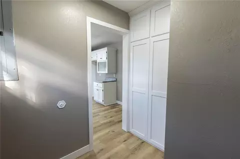 Entry Way - 940 NE 981 Rd, Windsor, MO 65360 photo 1 of 6