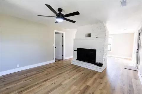 Living - 940 NE 981 Rd, Windsor, MO 65360 photo 5 of 9
