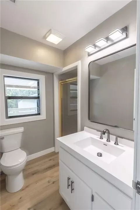 Bath - 940 NE 981 Rd, Windsor, MO 65360 photo 2 of 2