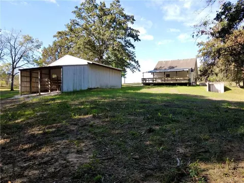 Exterior - 940 NE 981 Rd, Windsor, MO 65360 photo 16 of 31