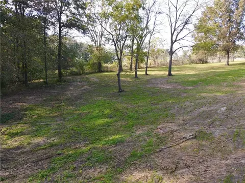 Exterior - 940 NE 981 Rd, Windsor, MO 65360 photo 19 of 31
