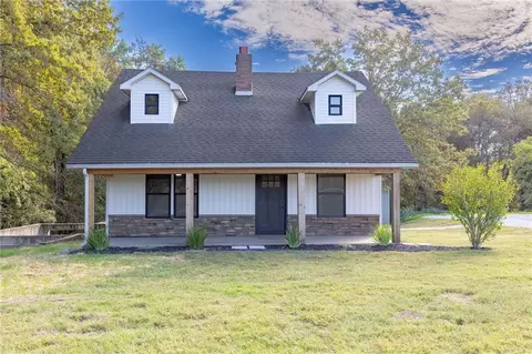 Exterior - 940 NE 981 Rd, Windsor, MO 65360 photo 5 of 31