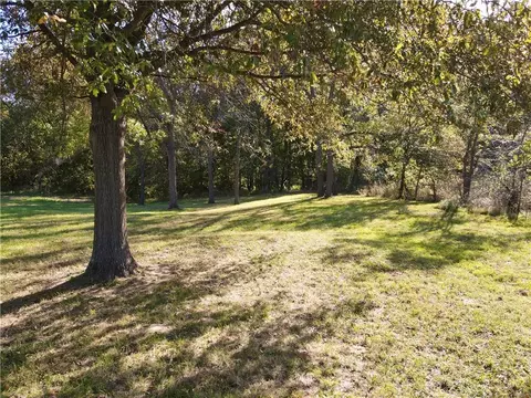 Exterior - 940 NE 981 Rd, Windsor, MO 65360 photo 4 of 31