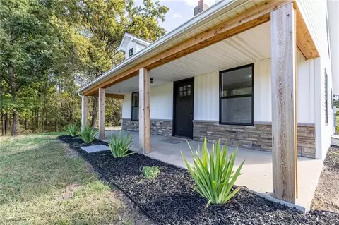 Exterior - 940 NE 981 Rd, Windsor, MO 65360 photo 3 of 31