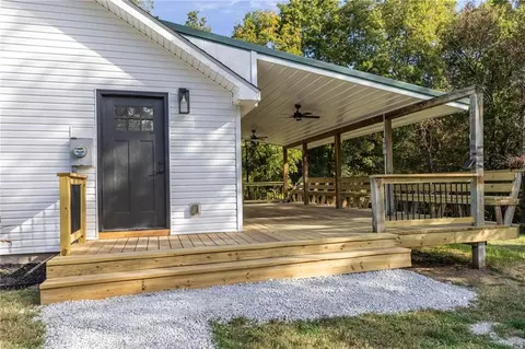 Exterior - 940 NE 981 Rd, Windsor, MO 65360 photo 8 of 31