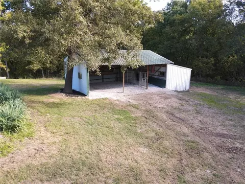 Exterior - 940 NE 981 Rd, Windsor, MO 65360 photo 15 of 31