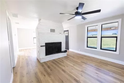 Living - 940 NE 981 Rd, Windsor, MO 65360 photo 7 of 9