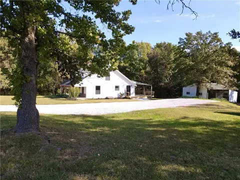 Exterior - 940 NE 981 Rd, Windsor, MO 65360 photo 30 of 31