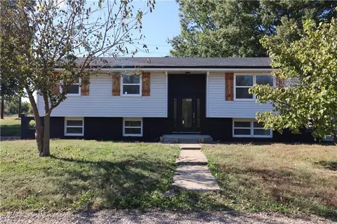 26502 Blinker Light Rd, Harrisonville, MO 64701