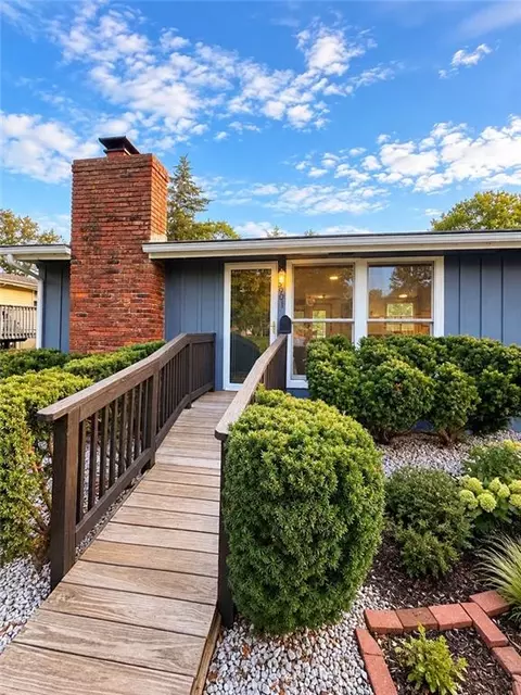 5901 N Michigan Pl, Gladstone, MO 64118