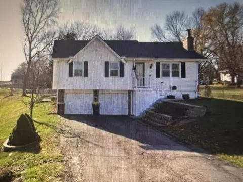 919 NE 114th St, Kansas City, MO 64155
