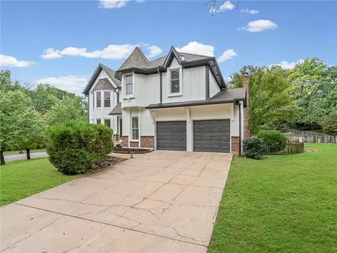 8206 Alden St, Lenexa, KS 66215